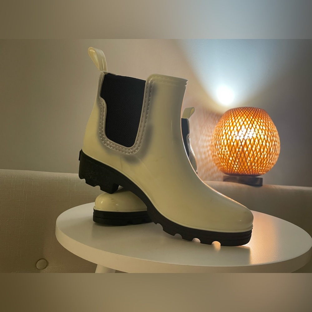 New- Rain boots/ short